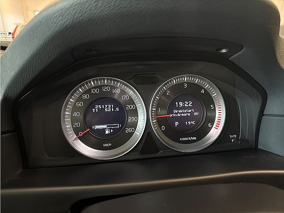 Volvo XC70 15 of 21