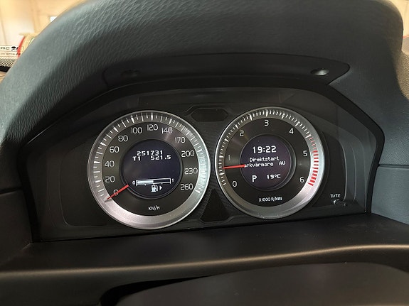 Volvo XC70 15 of 21