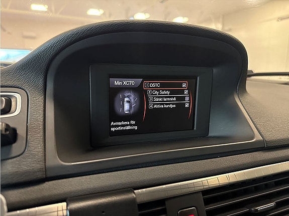 Volvo XC70 11 of 21