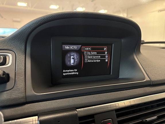 Volvo XC70 11 of 21