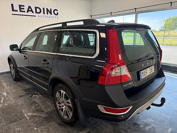 Volvo XC70 2 of 21