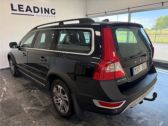 Volvo XC70 2 of 5