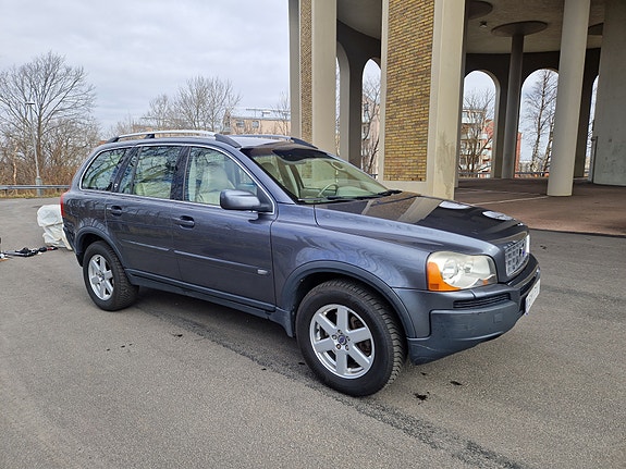 Volvo XC90 3 of 5