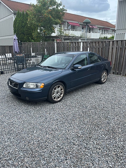 Volvo S60 2 of 3
