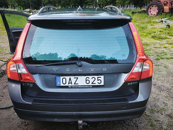 Volvo V70 3 of 5