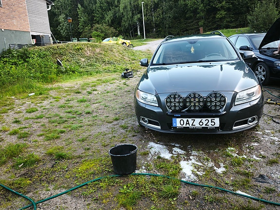 Volvo V70 4 of 5
