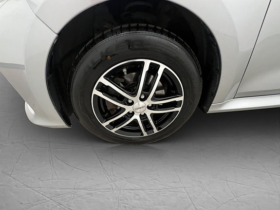 Toyota Yaris 30 of 30