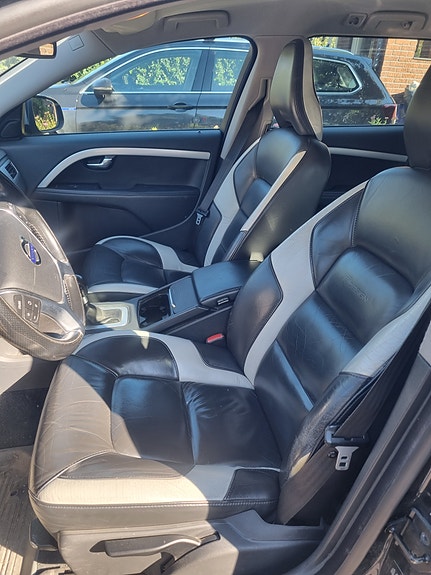 Volvo V70 3 of 5