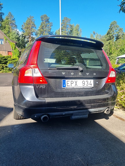Volvo V70 2 of 5