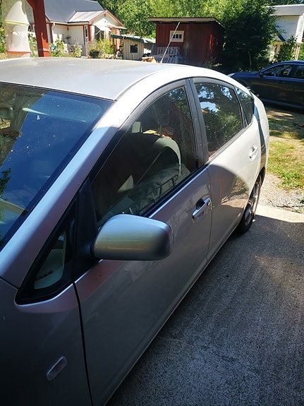 Toyota Prius 6 of 9