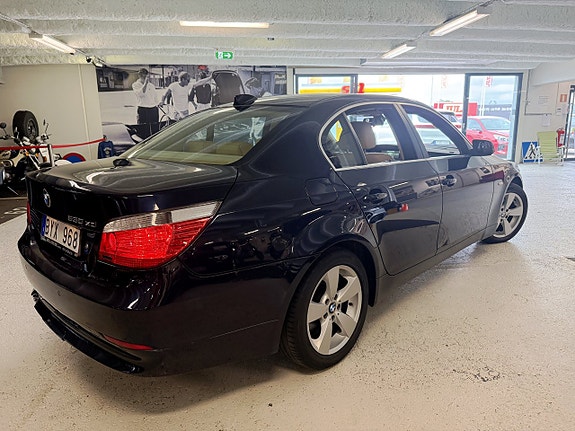 BMW 530xd 4 of 5