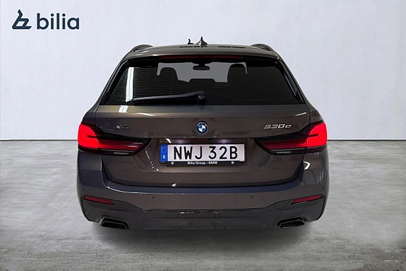 BMW 530e 4 of 5