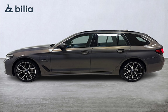 BMW 530e 3 of 5