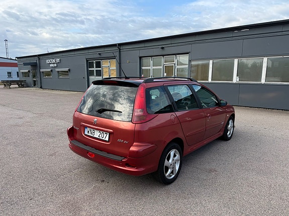 Peugeot 206 SW 13 of 24