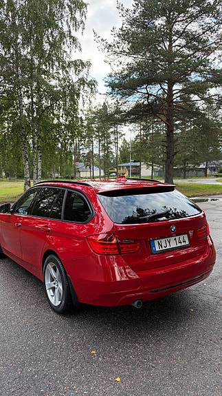 BMW 320d 4 of 5