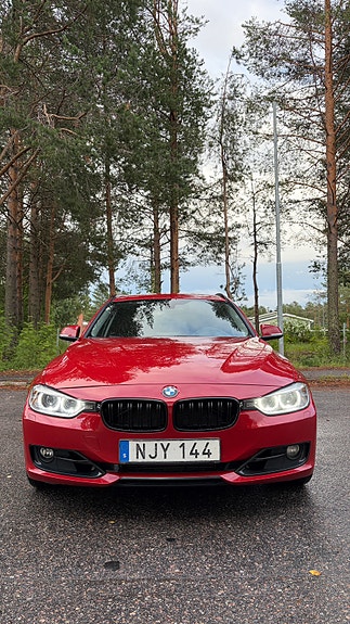 BMW 320d 2 of 5