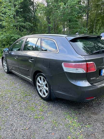 Toyota Avensis 3 of 5