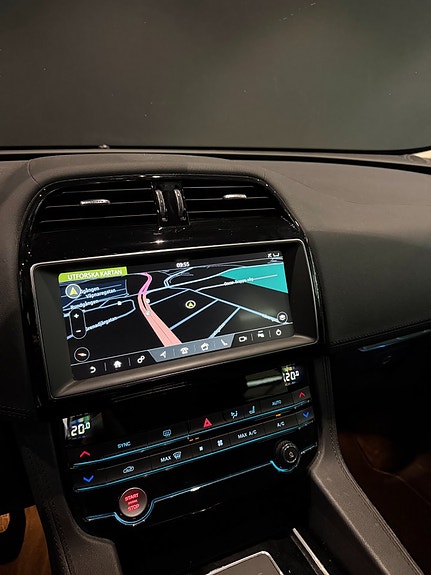 Jaguar F-PACE 15 of 16