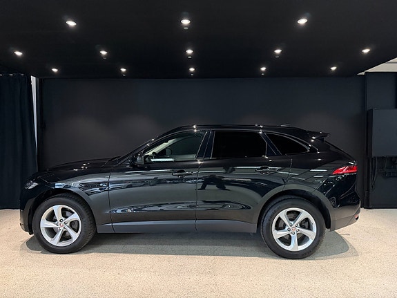 Jaguar F-PACE 3 of 16