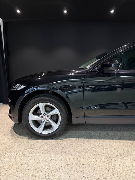 Jaguar F-PACE 5 of 16