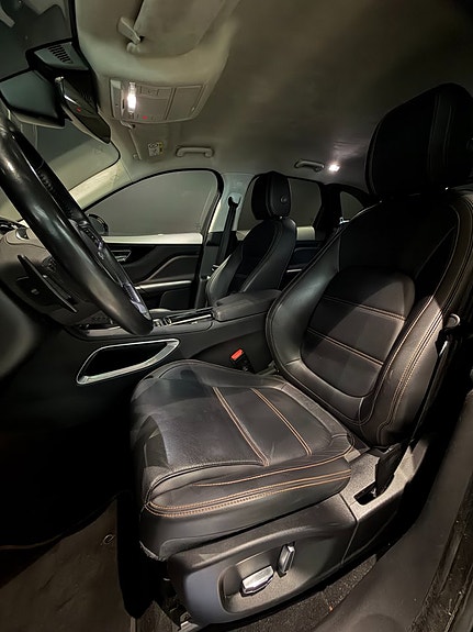 Jaguar F-PACE 10 of 16