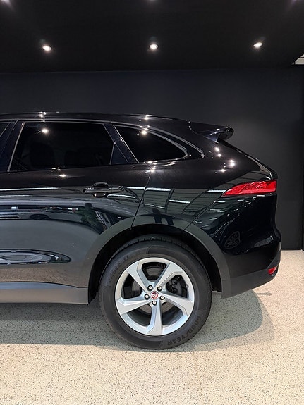 Jaguar F-PACE 4 of 16