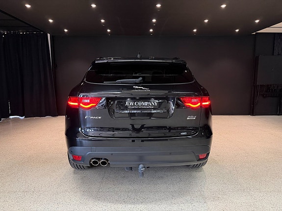 Jaguar F-PACE 7 of 16