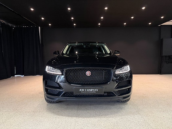 Jaguar F-PACE 2 of 16