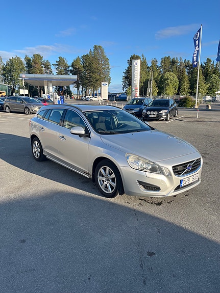 Volvo V60 2 of 7