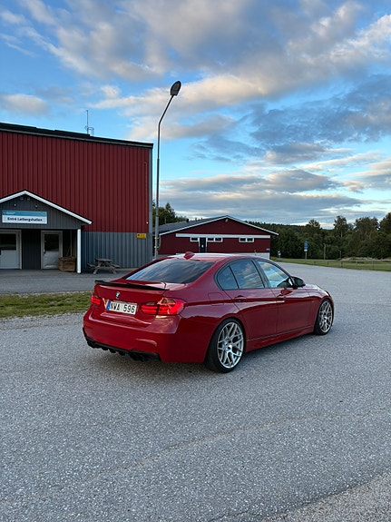BMW 328i 3 of 5