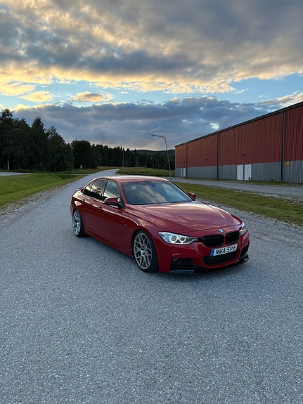 BMW 328i 4 of 5