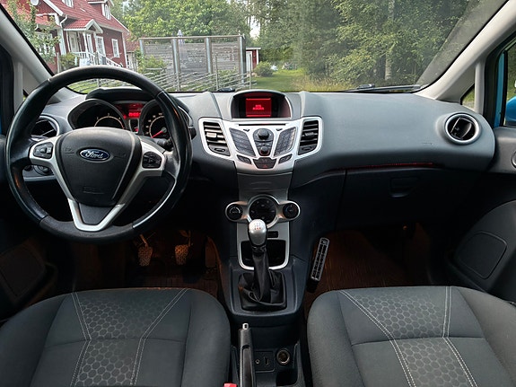 Ford Fiesta 5 of 8