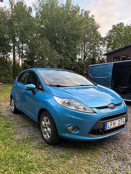 Ford Fiesta 2 of 8