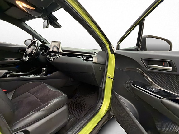 Toyota C-HR 12 of 30
