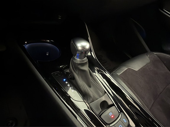 Toyota C-HR 28 of 30