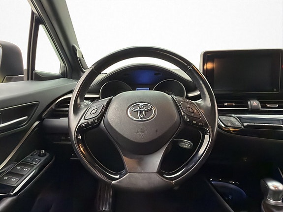 Toyota C-HR 10 of 30