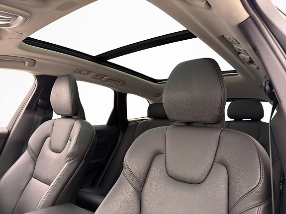 Volvo XC60 8 of 27