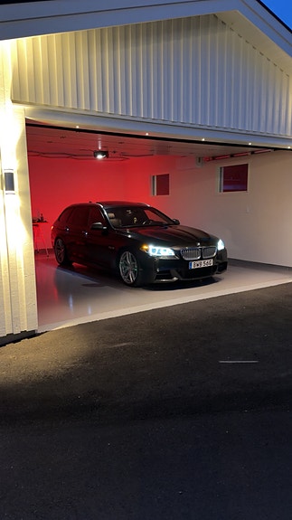 BMW M550d 3 of 5