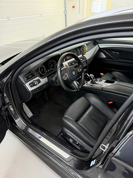 BMW M550d 4 of 5