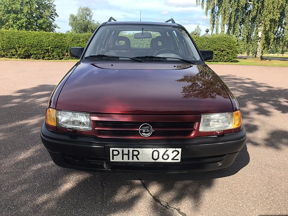 Opel Astra 4 of 5
