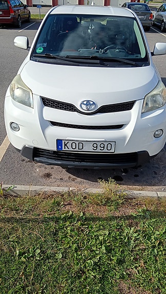 Toyota Urban Cruiser 2 of 13