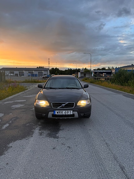 Volvo XC70 2 of 7