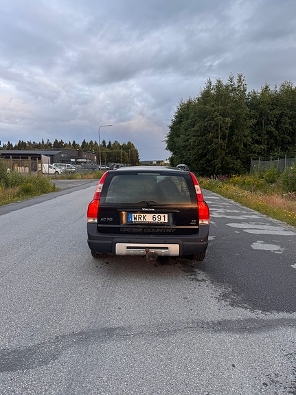 Volvo XC70 3 of 7