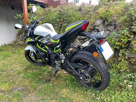 Kawasaki Z125 6 of 9