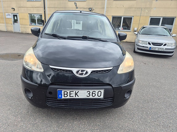 Hyundai i10 2 of 5