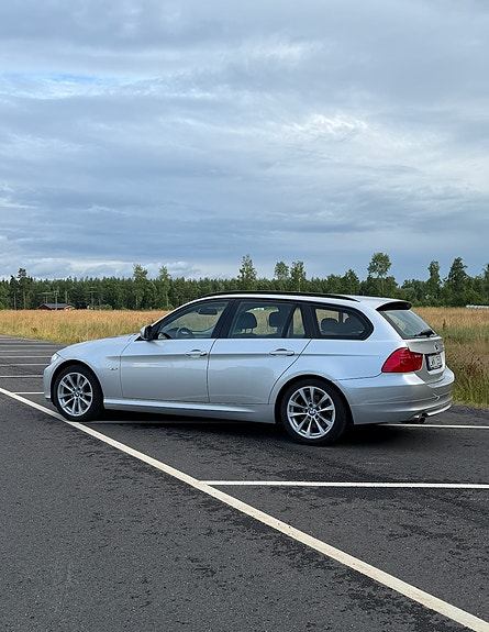 BMW 320d 3 of 9