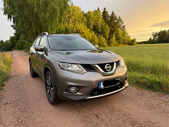 Nissan X-Trail 2 of 5