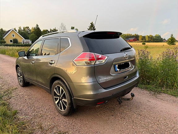 Nissan X-Trail 3 of 5