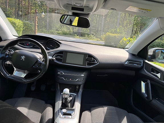 Peugeot 308 SW 3 of 5