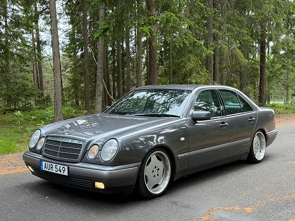 Mercedes-Benz E230 5 of 5